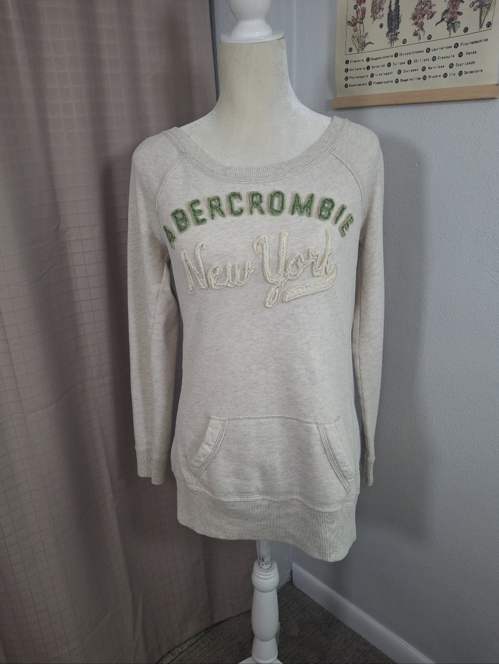 Abercrombie & Fitch White Raised Logo Pullover Long Sleeve Sweatshirt Size Small